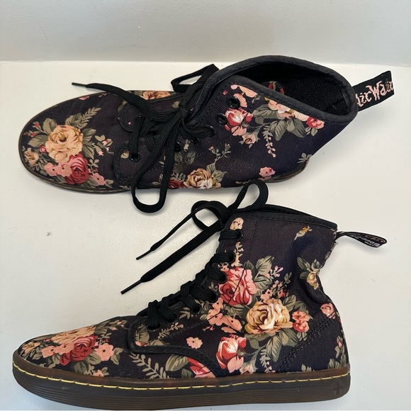 DR. MARTENS Shoreditch Black Victorian Flowers Boots Docs Size Ladies 7 - Picture 1 of 10